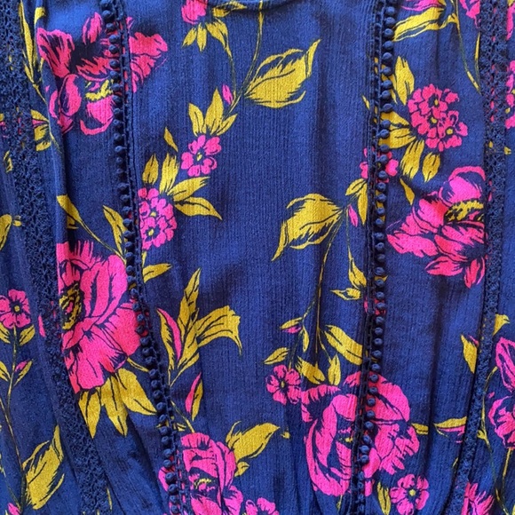 Express Bell-Sleeved Top - Picture 6 of 9